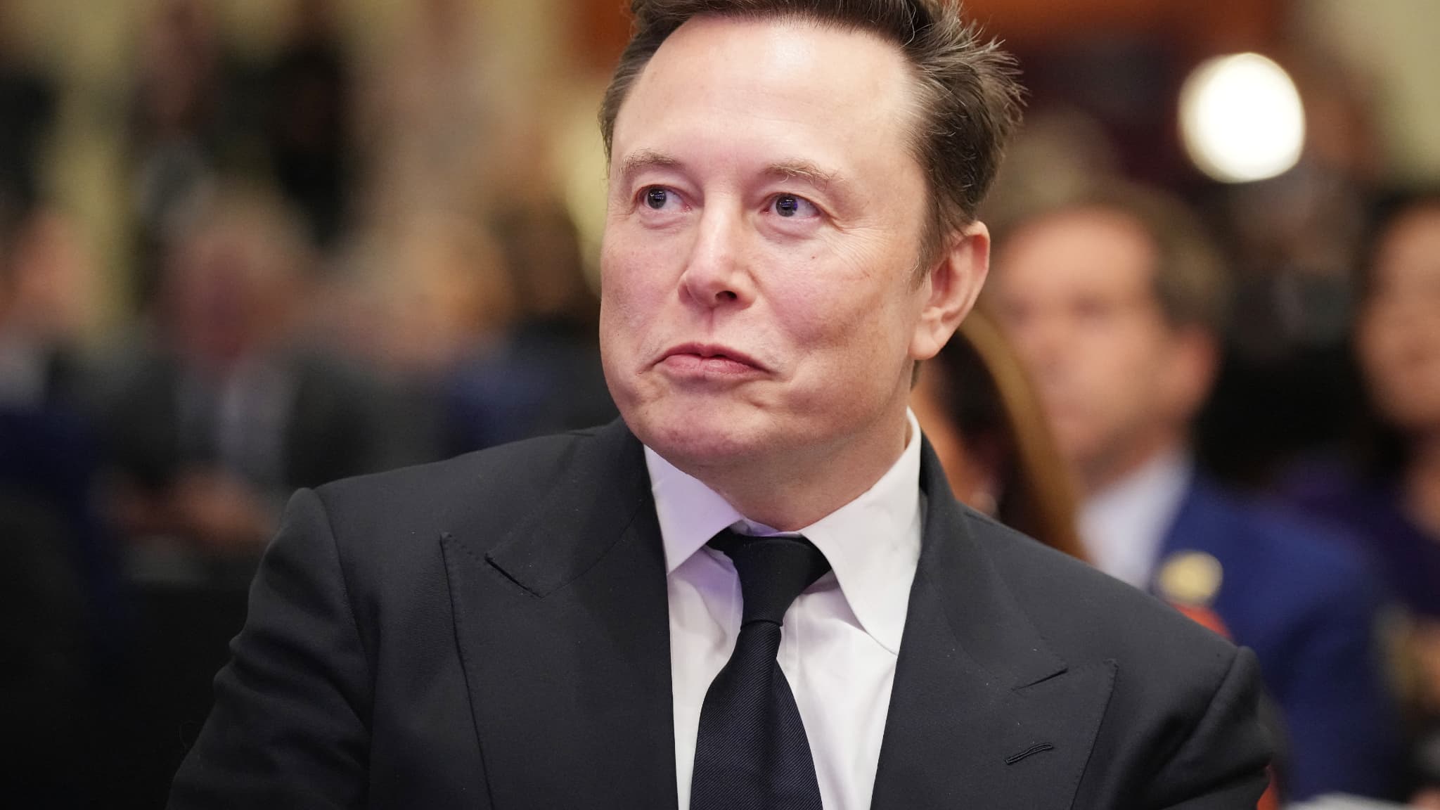 Elon Musk offre de payer les salaires d’environ 50.000 agents de sécurité aux aéroports, victimes d’un “shutdown” partiel aux États-Unis