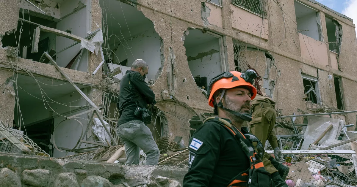 «Dimona est censée être protégée» : l’Iran frappe à proximité du principal centre nucléaire militaire israélien