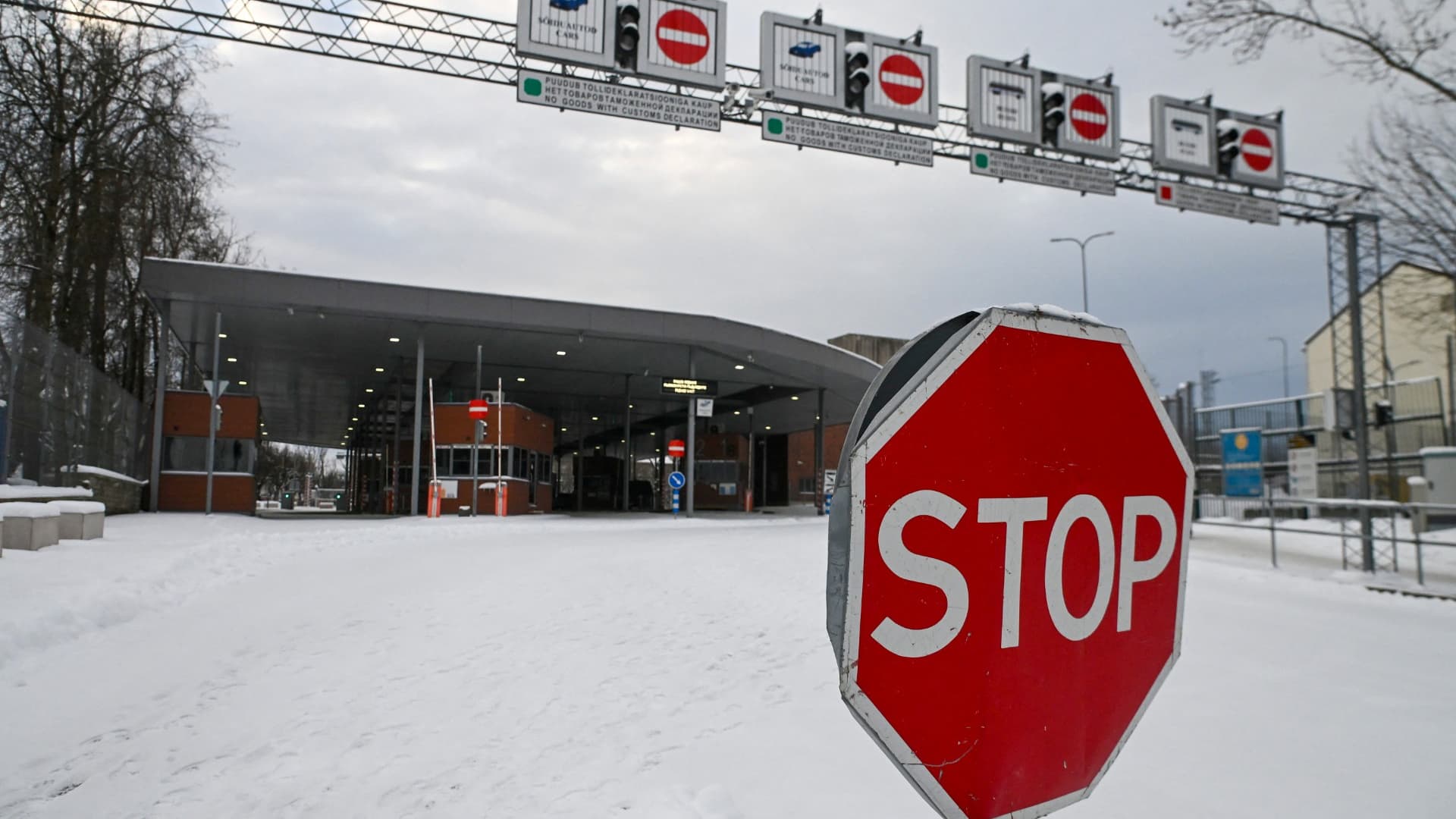 Des barbelés, des obstacles anti-char et des militaires sur le qui-vive: pourquoi l’Estonie a soudain peur que Moscou mette un pied dans l’Otan en prenant la petite ville de Narva
