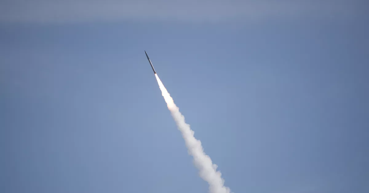 Près d’un mois après le début de la guerre, les boucliers américain et israélien à la peine face aux missiles et aux drones de l’Iran ?