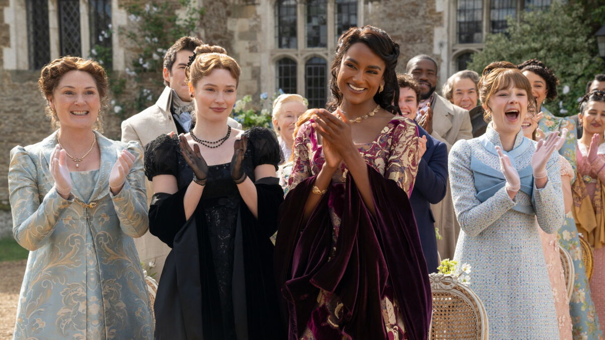 Bridgerton : La showrunner Jess Brownell répond fermement aux critiques après l’annonce du couple de la saison 5 – Télé-Loisirs