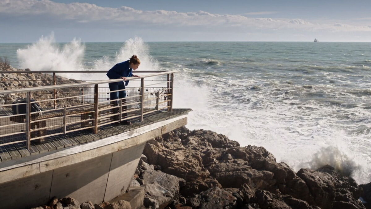 Demain nous appartient en avance : Prune pousse Romain à la mer, va-t-il mourir ? Le résumé de l’épisode 2170 du vendredi 27 mars 2026 – Télé-Loisirs