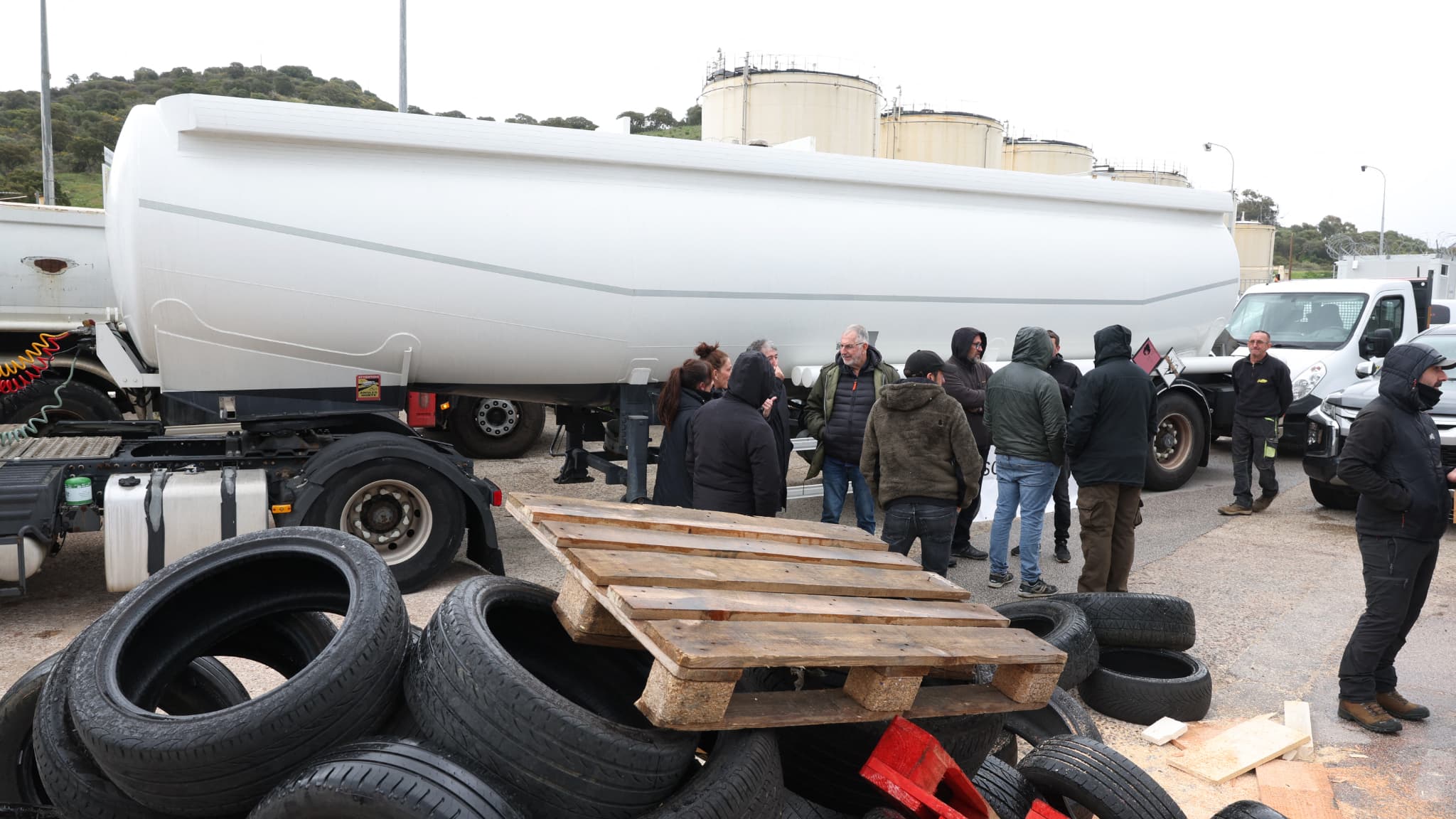 Corse: les deux dépôts pétroliers débloqués après les annonces du gouvernement