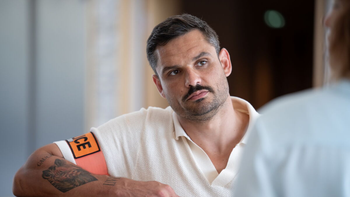 Florent Manaudou (A priori) se confie sur son arrivée : “Je ne remplace pas Bruno Salomone” – Télé-Loisirs