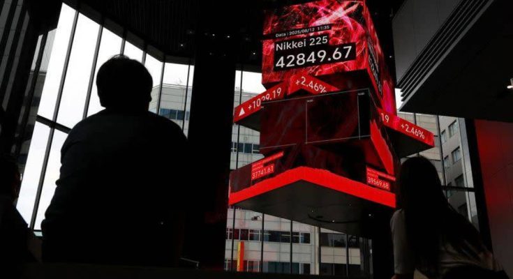 نيكاي يتراجع بيع أسهم التكنولوجيا لجني الأرباح