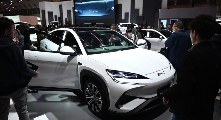 مبيعات سيارات BYD الصين تتراجع للشهر الخامس