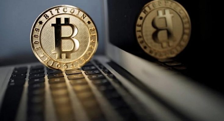 البيتكوين يهبط دون ألف دولار تفاقم عمليات