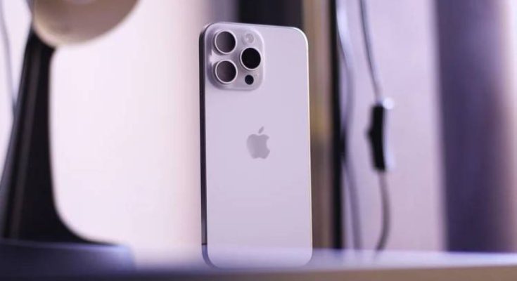 لماذا هواتف أندرويد أرخص آيفون؟