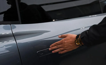 الصين تحظر مقابض أبواب السيارات المخفية