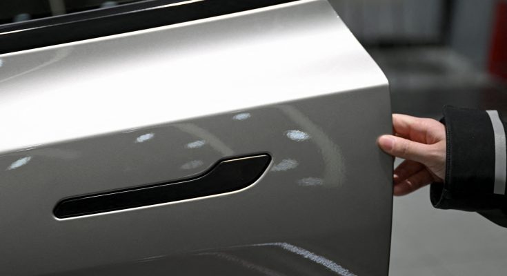 الصين تحظر مقابض أبواب السيارات المخفية اعتبارا