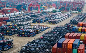 الصين تُصدر سيارات بـ142 مليار دولار 2025