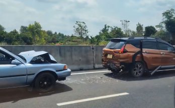 تسبب حادث تصادم سبع سيارات الطريق السريع