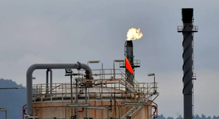 النفط يتجه لخسائر أسبوعية تمديد محادثات واشنطن