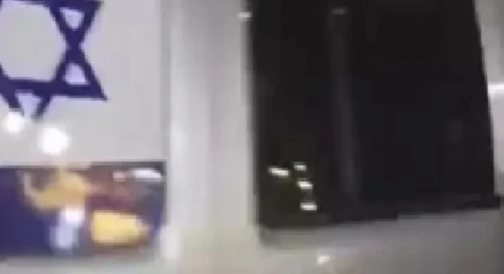 مصري يدهس المارة ويصدم السيارات بسبب علم