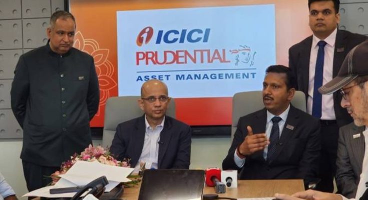 شركة تدير أصولاً بـ130 مليار دولار تفتتح