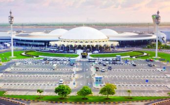 هيئة مطار الشارقة تستعرض خطط التوسع الشحن