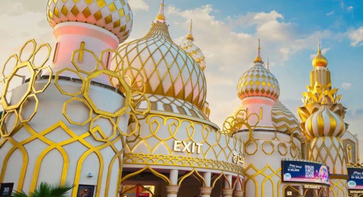 القرية العالمية تغلق أبوابها اليوم