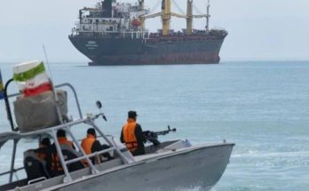 قفزة 50% أسعار تأمين السفن العابرة مضيق