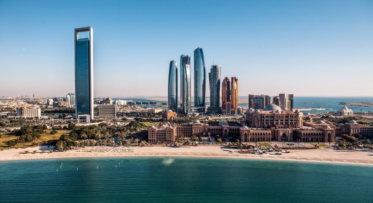 سياحة أبوظبي تطلب الفنادق تمديد إقامة النزلاء