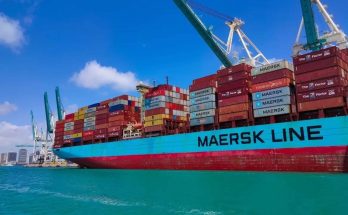 ميرسك تعلق عبور سفنها قناة السويس ومضيق