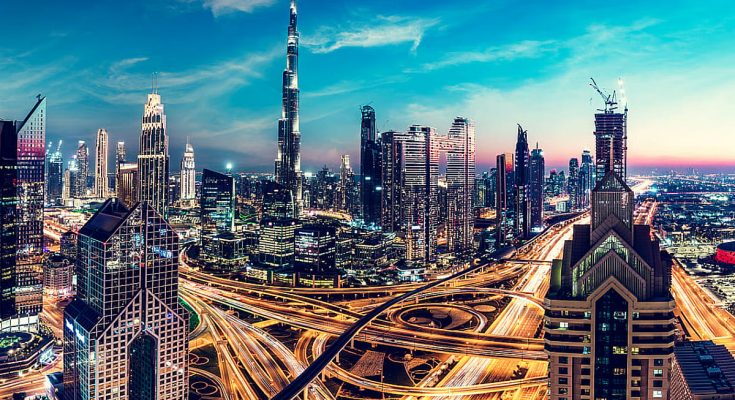 سياح بلا مأوى.. دبي تضع خطاً أحمر