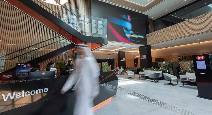 الإمارات تجذب الثروات العالمية دخول الخدمات المصرفية