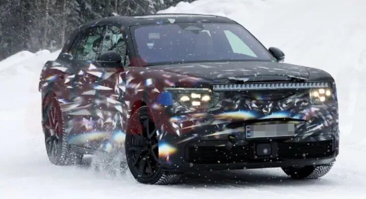 بنتلي تشعل سباق سيارات الـSUV الكهربائية فيديو